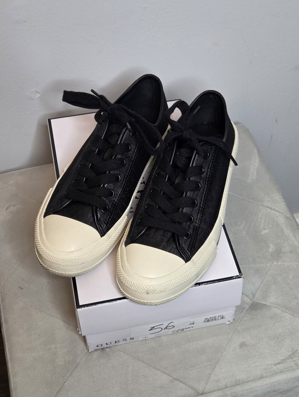 Guess Cary Women's Low-Top Canvas‎ Jacquard Sneakers with G monogram, Sz 7.5
